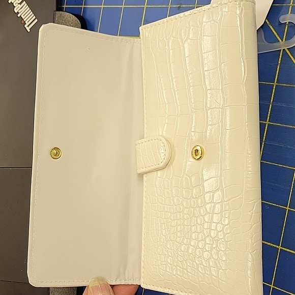 Time and Tru Cream Clutch Organizer Wallet Brand New - Picture 2 of 6